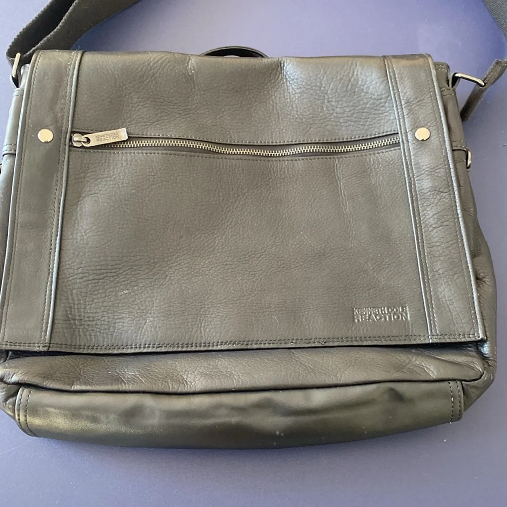 KENNETH COLE  Reaction Black Classic Leather Messenger Laptop Bag‎ Cognac